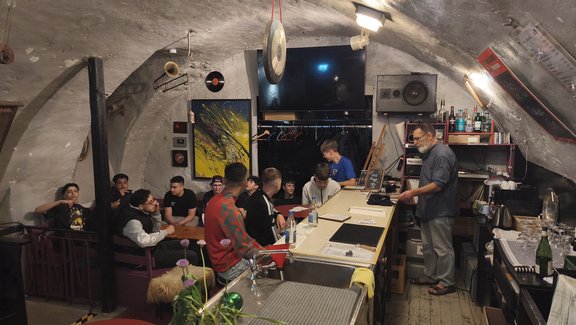 Jazzclub8cW1.jpg 