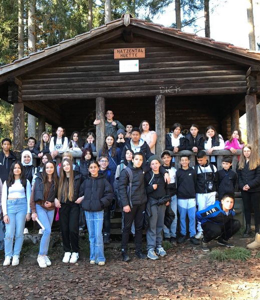 Die Klassen 6aW und 6bW im Natzental