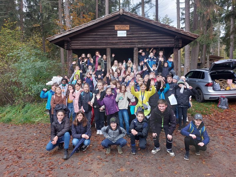 Die Klassen 6aR, 6bR und 6cR im Natzental